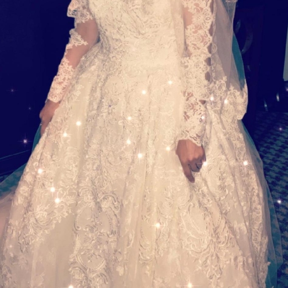 Wedding dress - Picture 2 of 3